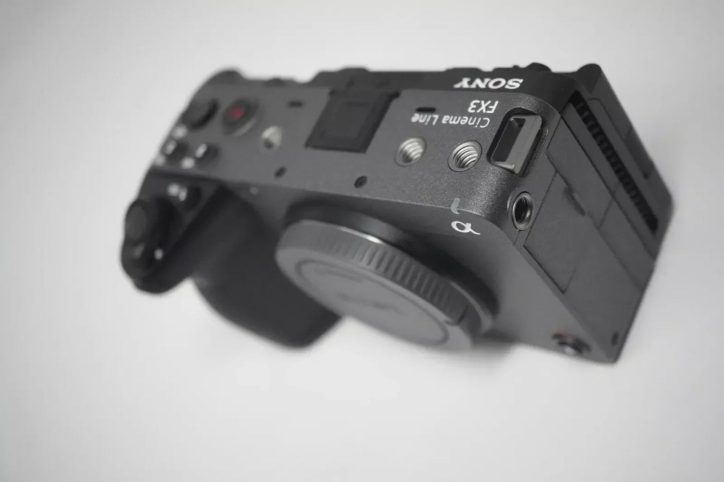 Sony FX3 Cinema Line Camera – Full Box, Accessories Included, Low Shutter Count