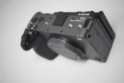 Sony FX3 Cinema Line Camera – Full Box, Accessories Included, Low Shutter Count