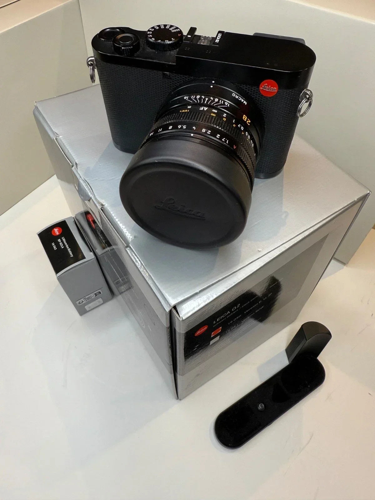 Leica Q2 47.3 MP Digital Camera – Full Set | Only 119 Shutter Count
